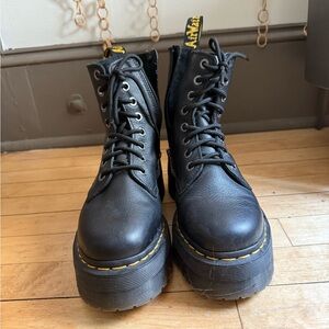 Dr. Martens Jadon III Boot Pisa Leather Platforms